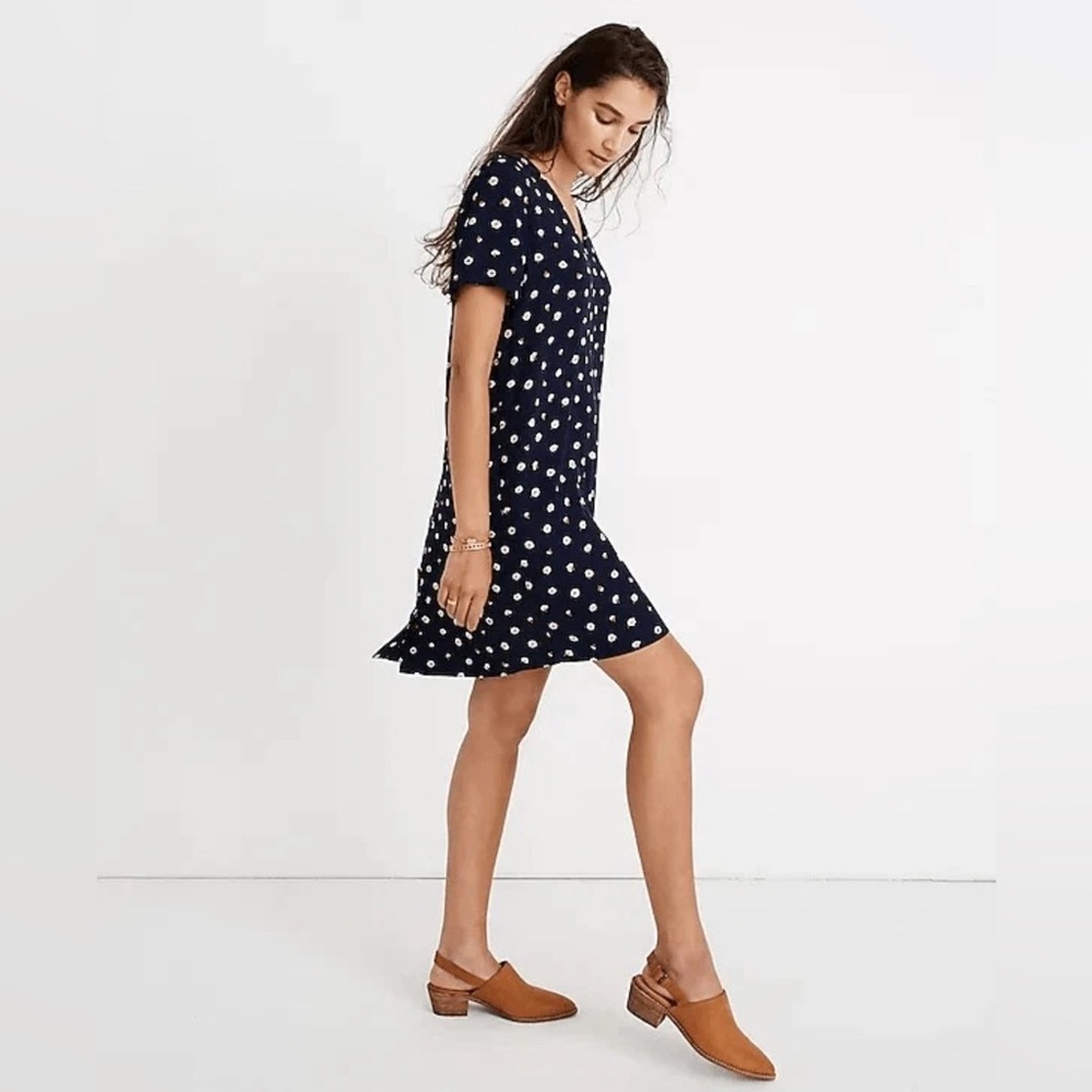 Madewell Dress Woman’s M Blue Navy Floral  in Daisy Dots Pockets Button Back